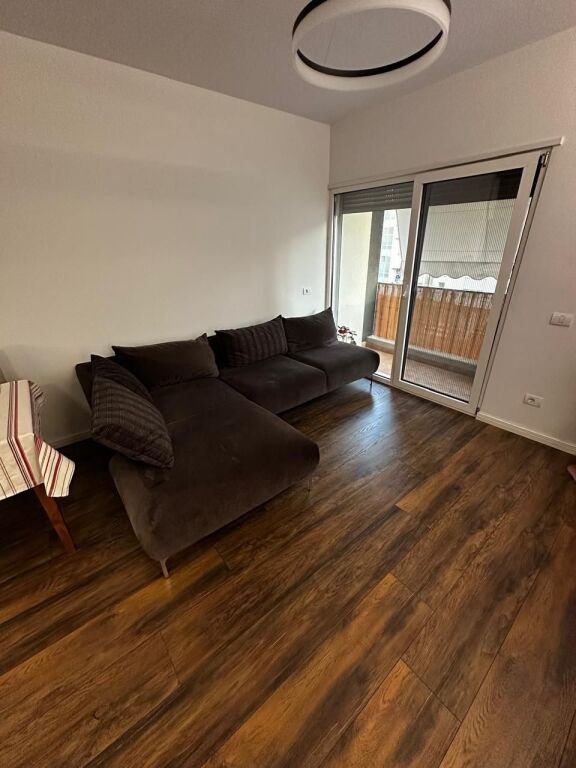 Apartament me qira 1+1 te Komuna e Parisit!
