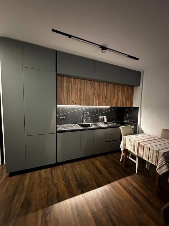 Apartament me qira 1+1 te Komuna e Parisit!