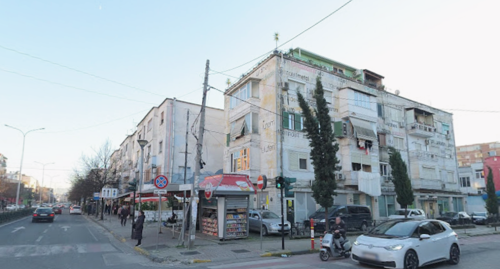 VENDESI APPARTAMENTO 2+1 Via Bardhyl Vicino Strada 148,000Euro
