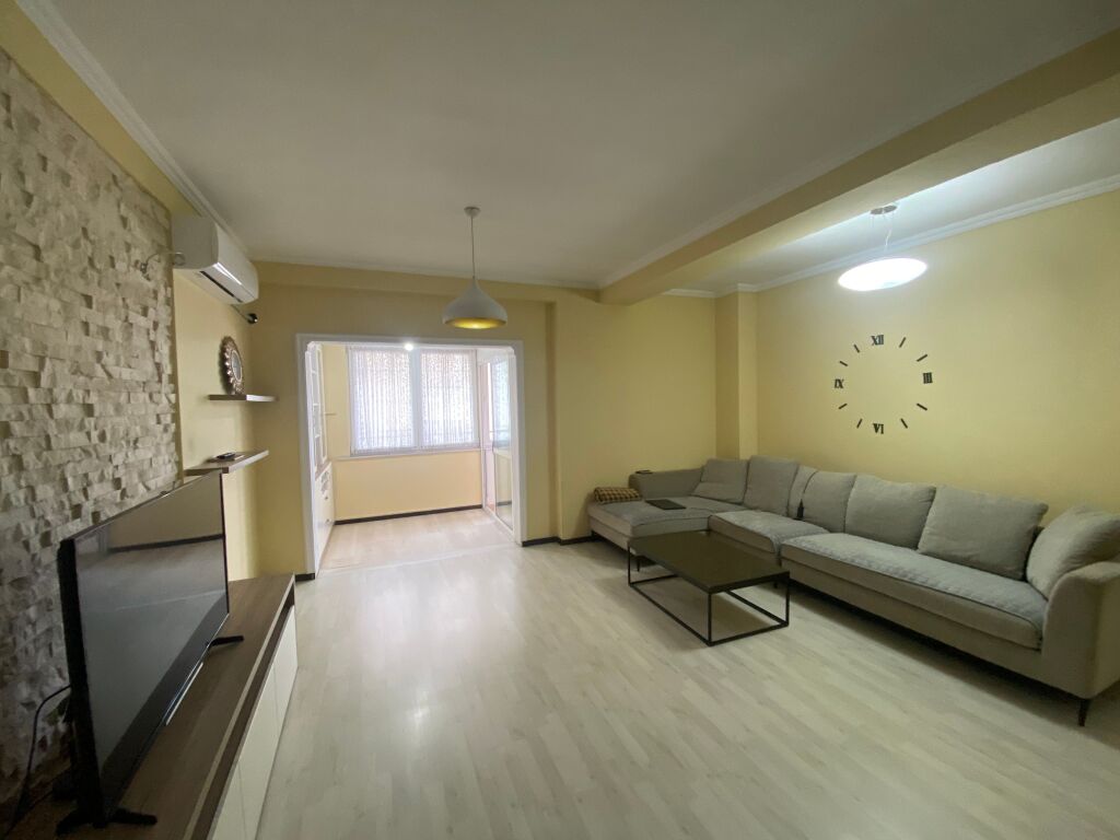 Super apartament 2+1+2, Hotel Queen, Komuna e Parisit