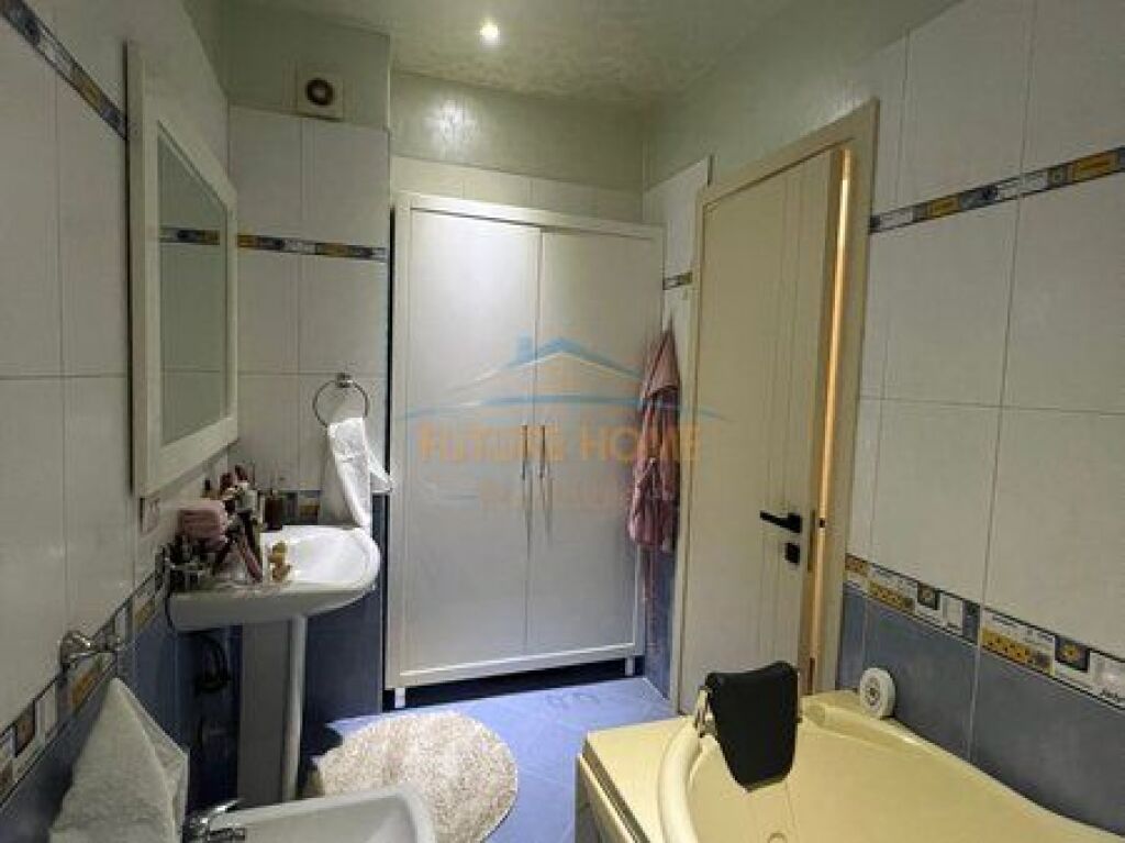 Shitet, Apartament 2+1+2, Bulevardi Gjergj Fishta, Tiranë.