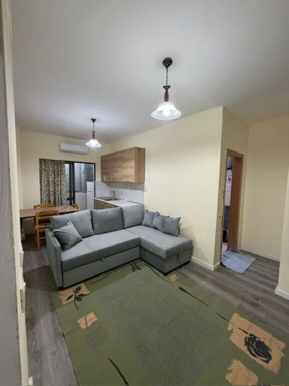 Appartamento 1+ 1 nel palazzo con freccia a 430€