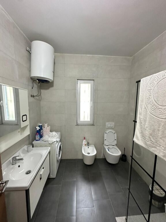 VENDESI PRIVATO IN VENDITA CON PISCINA + TERRENO, SHENVLASH, DURRES.