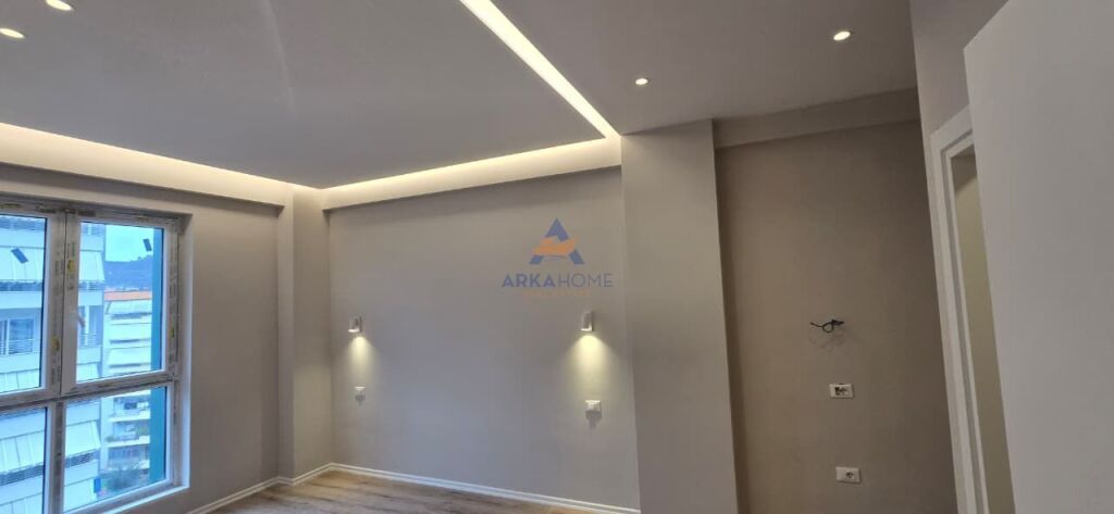 APARTMENT FOR RENT FOR OFFICE 92M2 "COMMUNE OF PARIS, VIKTOR EFTIMIU STREET" 900 EURO