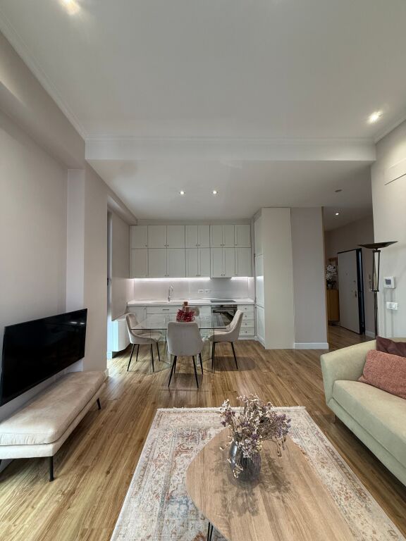 🏠IN AFFITTO Super Appartamento 2+1+2+balcone 📍Park Gate, Via Elbasan 🏢Edificio nuovo, ben gestito 🛋️Arredamento moderno✨  💶 Prezzo: 1500€   