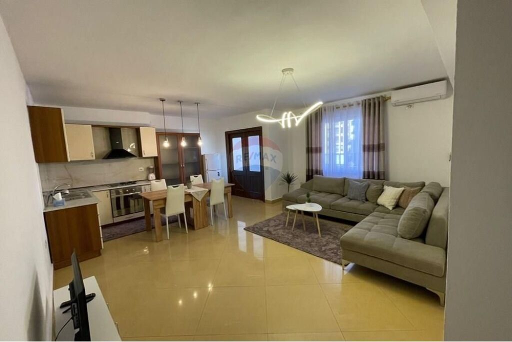 Apartament 2+ 1 per qira në qendër