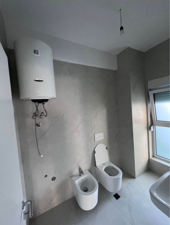 🏠 Appartamento 1+1 in affitto 📍 Residenca Kadiu – Ali Demi💰 Prezzo: 35.000 lekë/mese