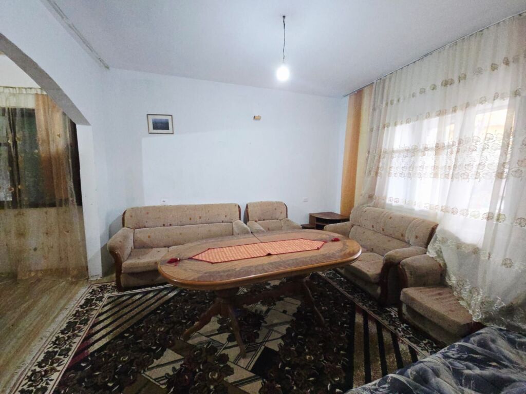 FIRST FLOOR OF A PRIVATE VILLA FOR RENT IN SHKALLNUR