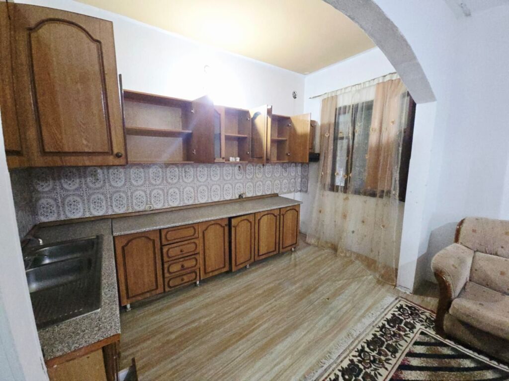 FIRST FLOOR OF A PRIVATE VILLA FOR RENT IN SHKALLNUR