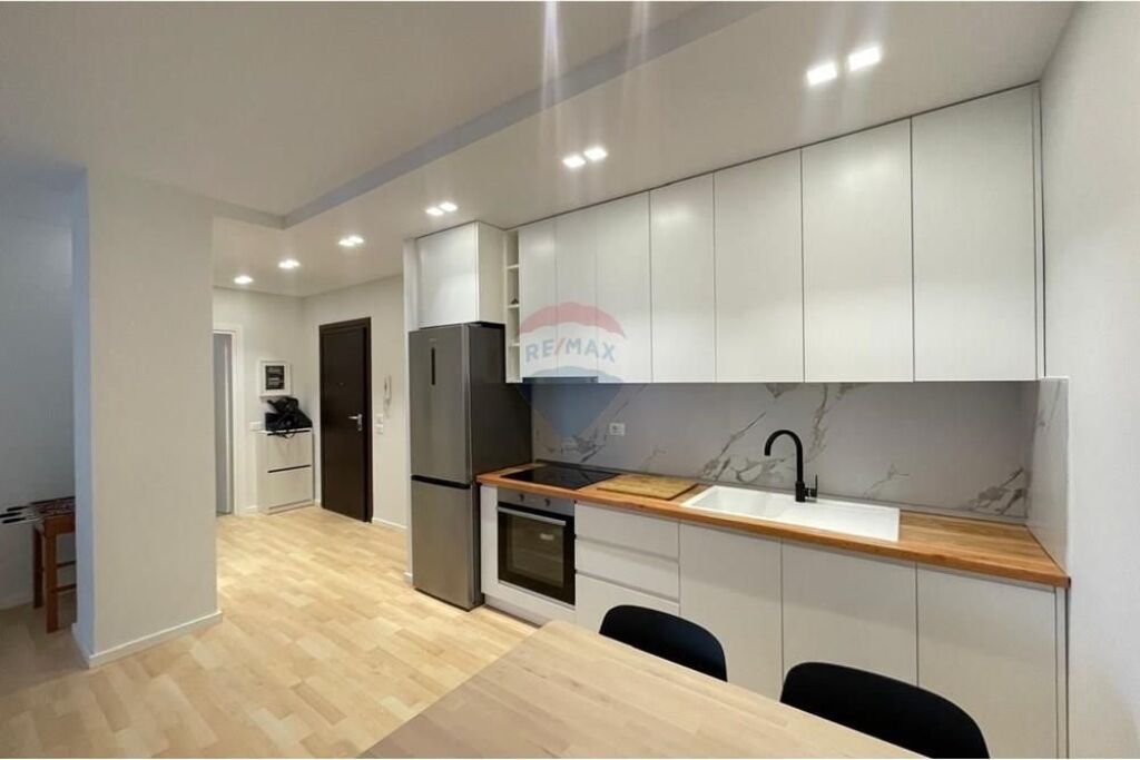 🌊🏡 APARTAMENT 2+1 PËR SHITJE – LUNGOMARE, VLORË