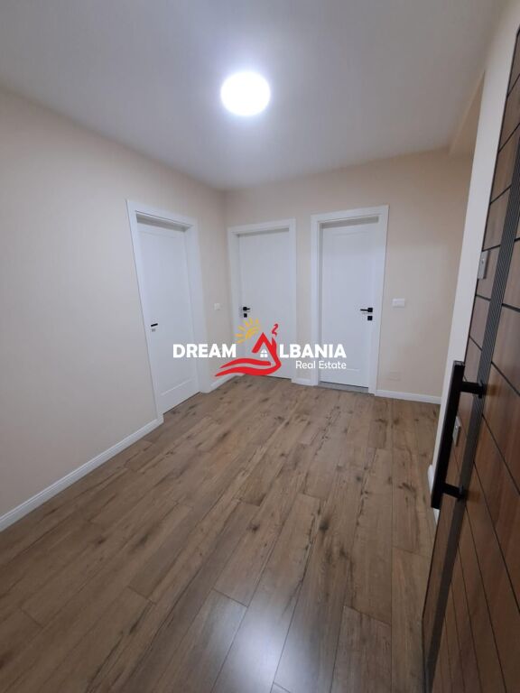 Jepet me qera apartament 2+1 per zyra, ne qender afer 9 Katesheve , Tirane (ID 42215473)
