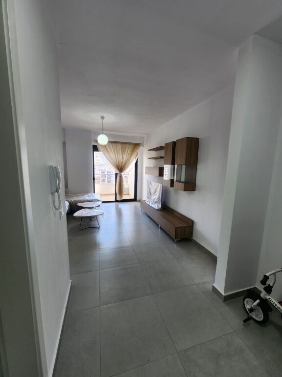 APPARTAMENTO 2+1 IN AFFITTO VICINO A KAZAZI, DURRËS