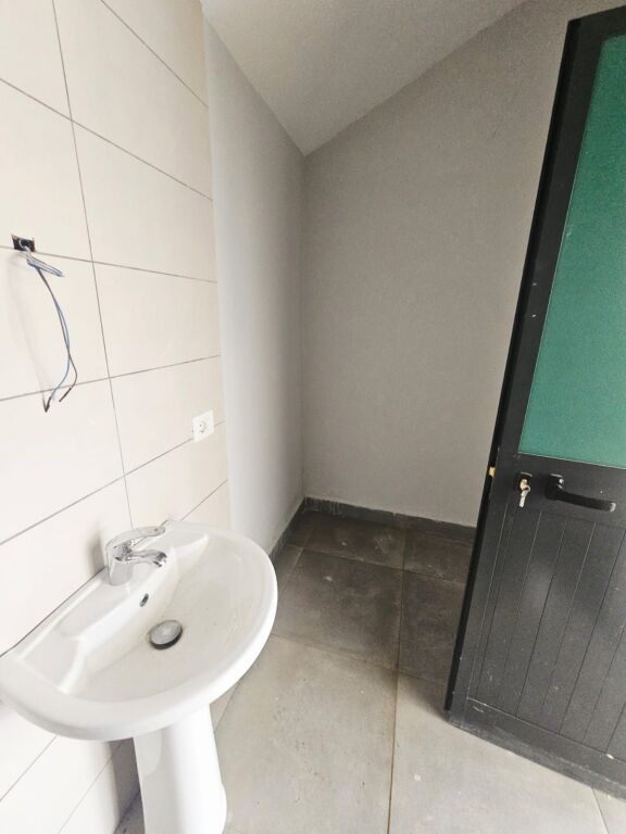 BUSINESS PREMISES FOR RENT BY THE ROAD IN PLEPA DURRES