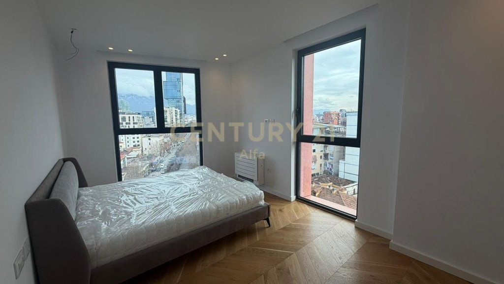 Jepet me qira SUPER PENTHOUSE me pishinë private!
