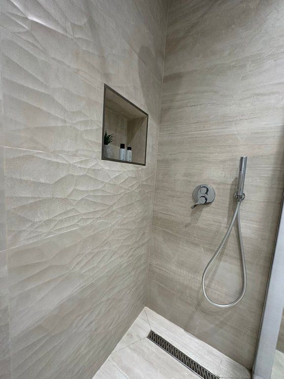 Modern apartment for rent above Cafe Roma in Bllok!