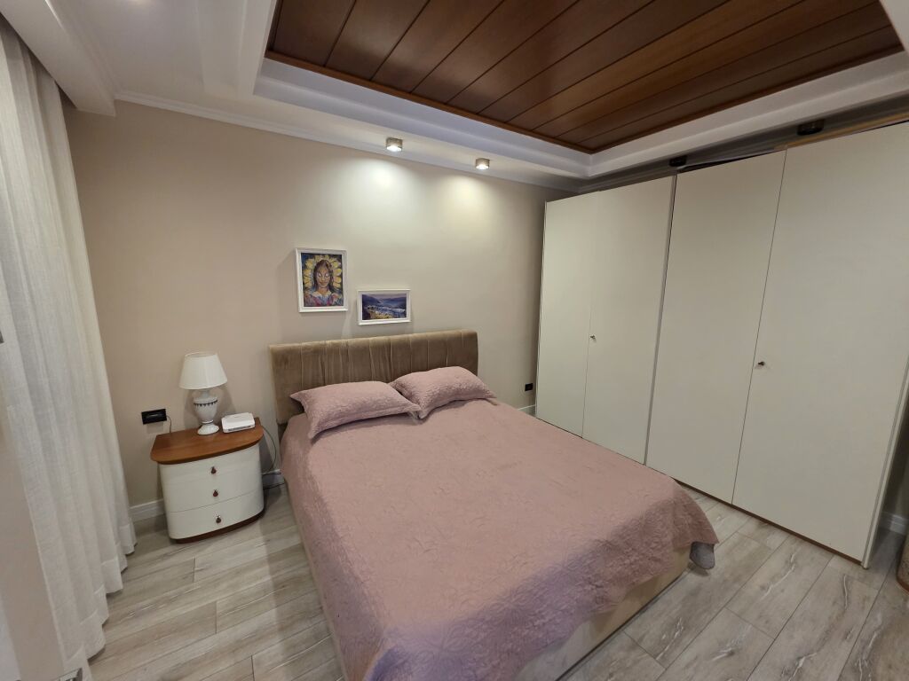 Qender Tirane Shitet Apartament 2+1+2