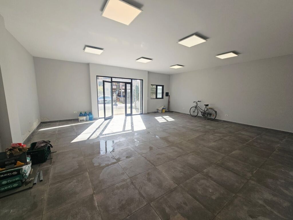 BUSINESS PREMISES FOR RENT BY THE ROAD IN PLEPA DURRES
