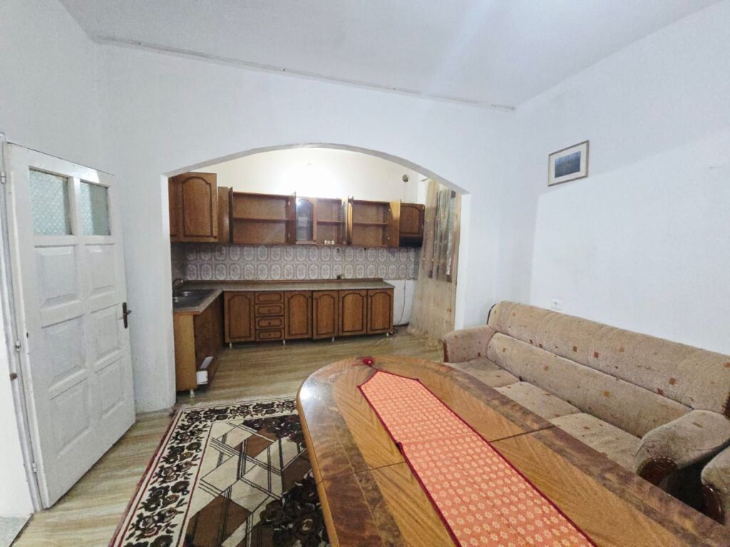 FIRST FLOOR OF A PRIVATE VILLA FOR RENT IN SHKALLNUR