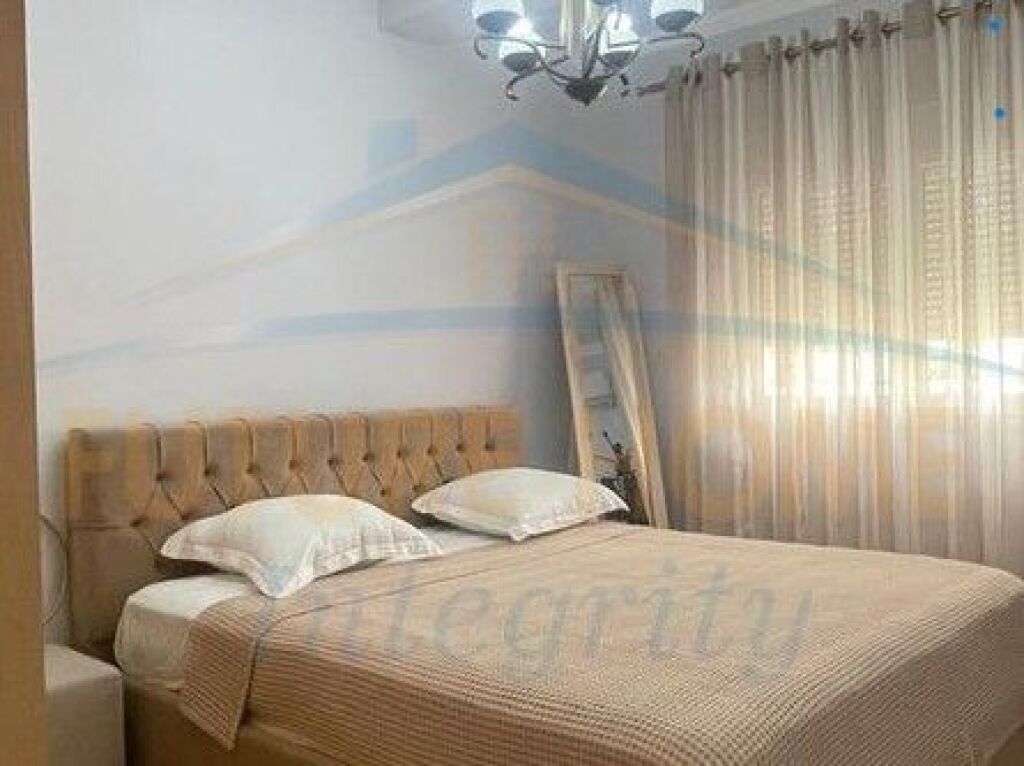 Shitet, Apartament 3+1+2, Vasil Shanto, Tiranë.