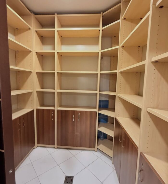 We rent out Office Space at the Delijorgji Complex