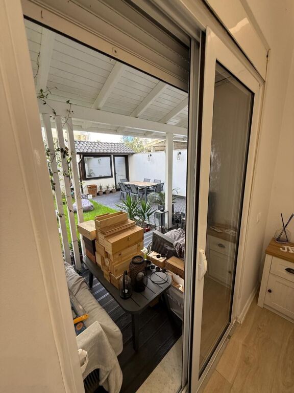 VENDESI APPARTAMENTO 2+1 CON CORTILE QERRET, VICINO ALL'HOTEL SUPREME