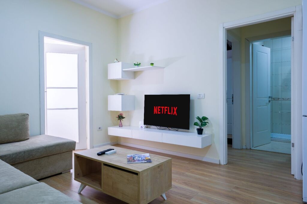 Eskluzive, Jepet me qera apartament modern ne Qender te Tiranes