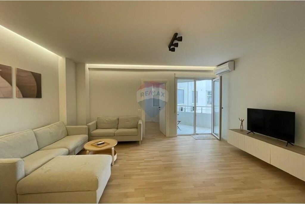 🌊🏡 APARTAMENT 2+1 PËR SHITJE – LUNGOMARE, VLORË