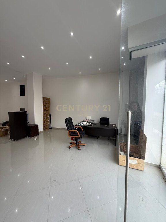 COMMERCIAL SPACE FOR SALE ON FLOOR 0 AT DRY LAKE