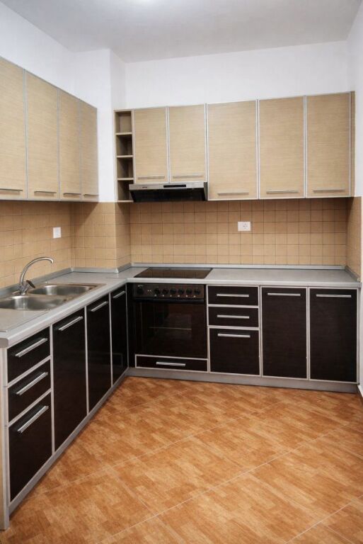 UFFICIO IN AFFITTO 70 M2 ASTIR 40.000 LEKE