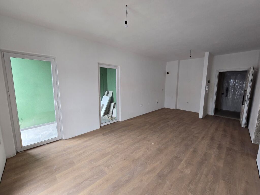 📌Shitet Apartament 2+1+2 – Kompleksi Tirana Entry 2