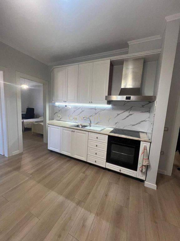 Apartament 2+1 me qera te Rruga Barrikadave