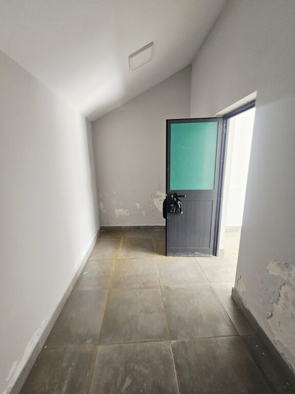 BUSINESS PREMISES FOR RENT BY THE ROAD IN PLEPA DURRES