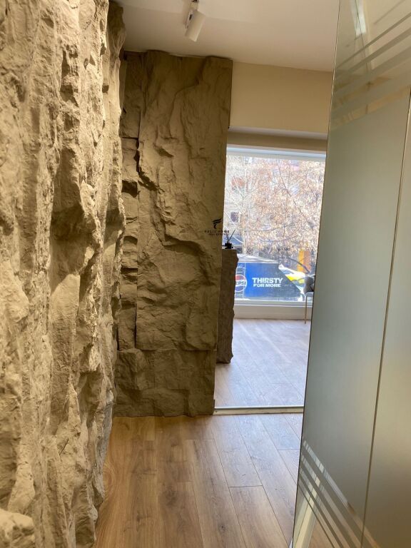 NEGOZIO IN AFFITTO 85 M2 PONTE DI NESHARAKU 1.500 EURO