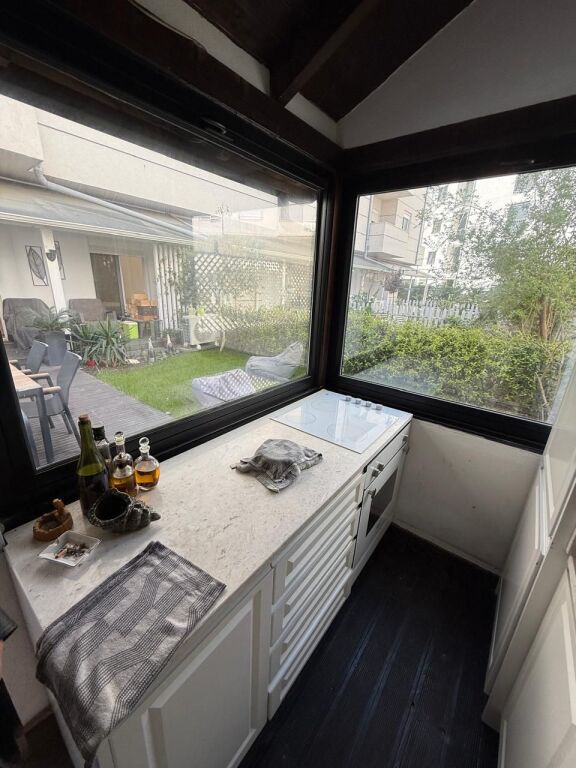 VENDESI APPARTAMENTO 2+1 CON CORTILE QERRET, VICINO ALL'HOTEL SUPREME