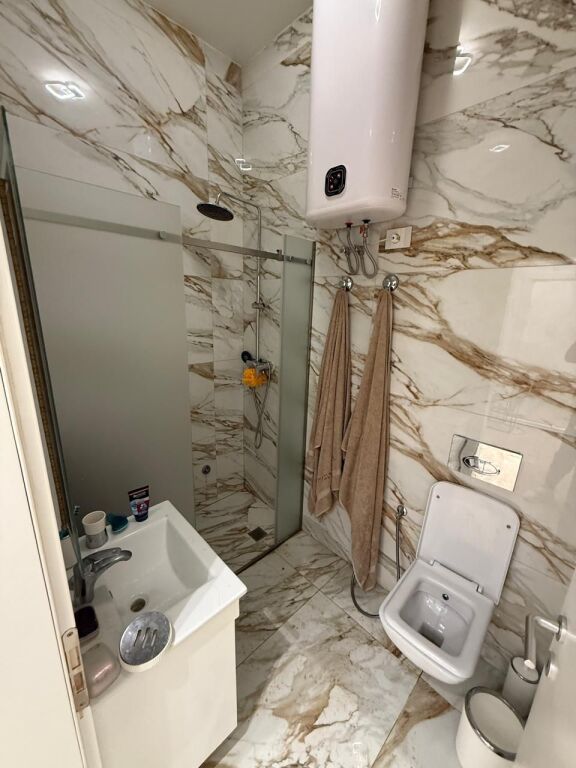 VENDESI APPARTAMENTO 2+1 CON CORTILE QERRET, VICINO ALL'HOTEL SUPREME