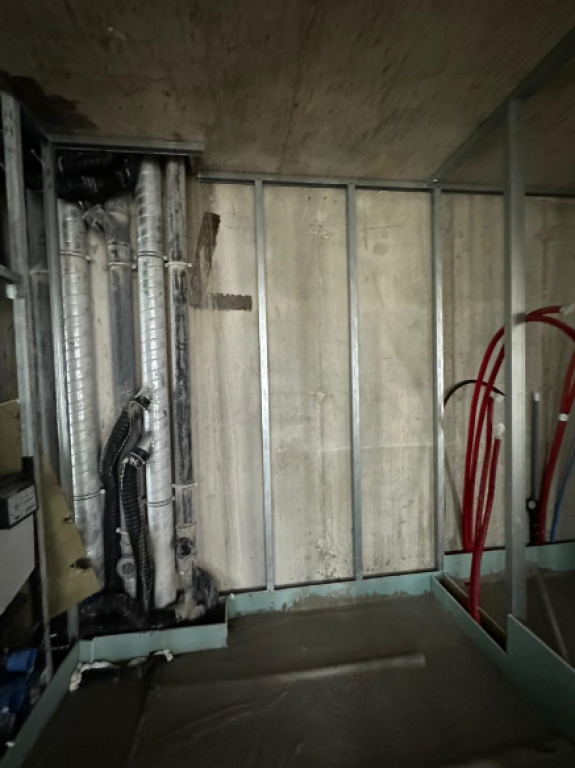 🏢 SHITET APARTAMENT 3+1 + 2 TUALETE 📍 Tirana’s Rock – Sheshi Skënderbej  