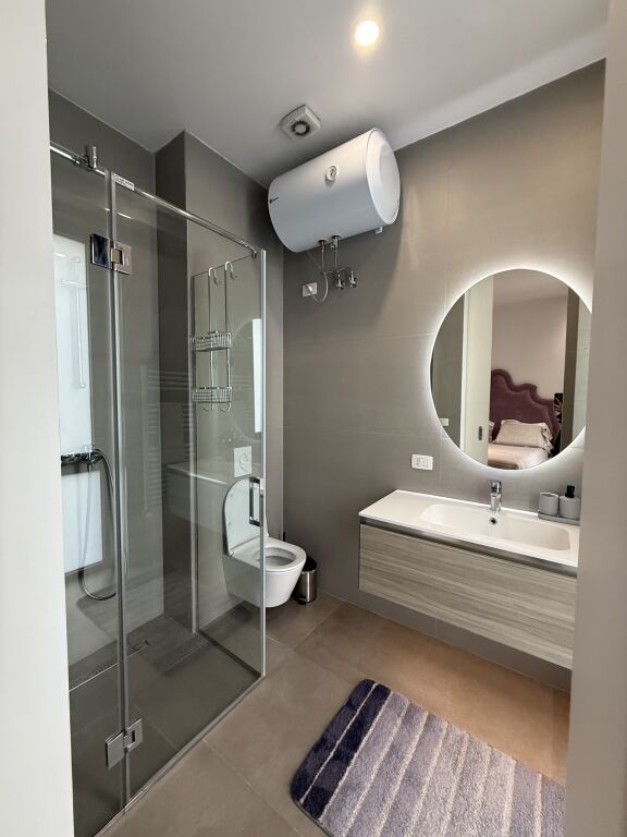 🏠IN AFFITTO Super Appartamento 2+1+2+balcone 📍Park Gate, Via Elbasan 🏢Edificio nuovo, ben gestito 🛋️Arredamento moderno✨  💶 Prezzo: 1500€   
