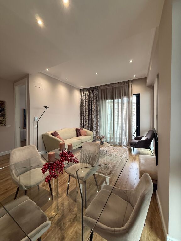 🏠IN AFFITTO Super Appartamento 2+1+2+balcone 📍Park Gate, Via Elbasan 🏢Edificio nuovo, ben gestito 🛋️Arredamento moderno✨  💶 Prezzo: 1500€   