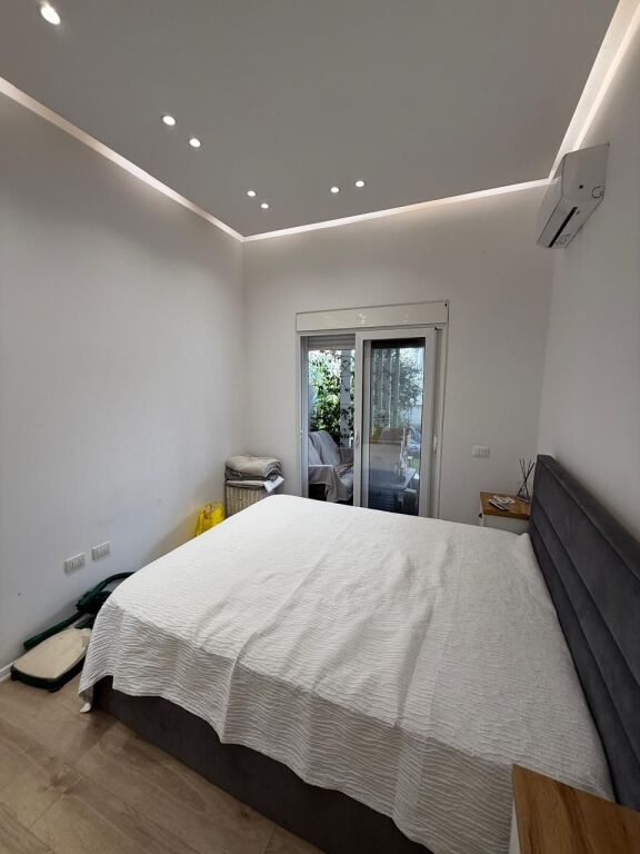 VENDESI APPARTAMENTO 2+1 CON CORTILE QERRET, VICINO ALL'HOTEL SUPREME