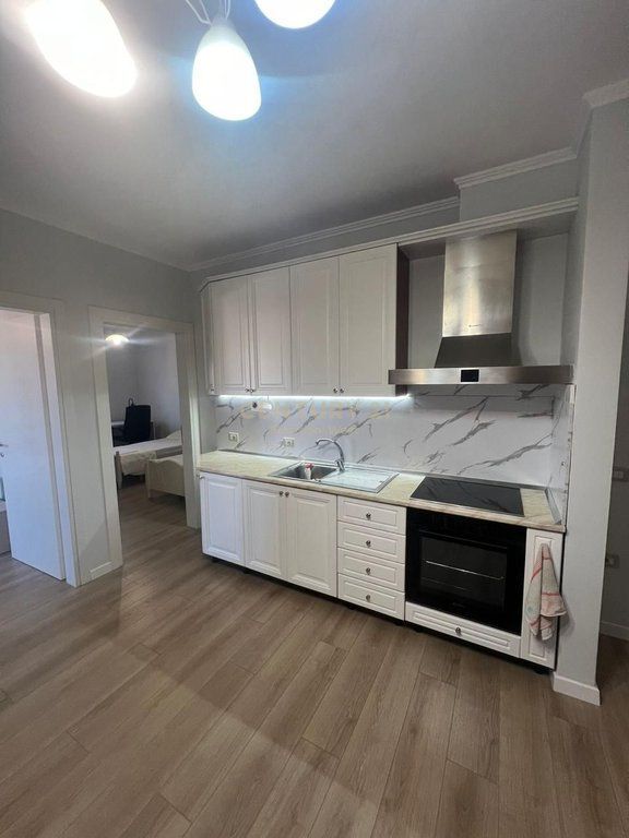 Apartament 2+1 me qera te Rruga Barrikadave