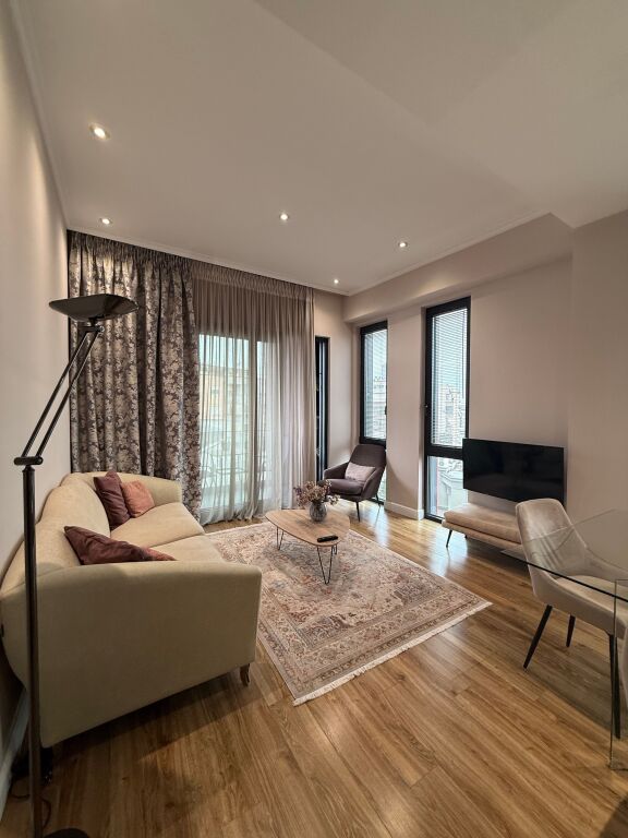 🏠IN AFFITTO Super Appartamento 2+1+2+balcone 📍Park Gate, Via Elbasan 🏢Edificio nuovo, ben gestito 🛋️Arredamento moderno✨  💶 Prezzo: 1500€   