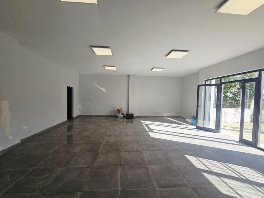 BUSINESS PREMISES FOR RENT BY THE ROAD IN PLEPA DURRES