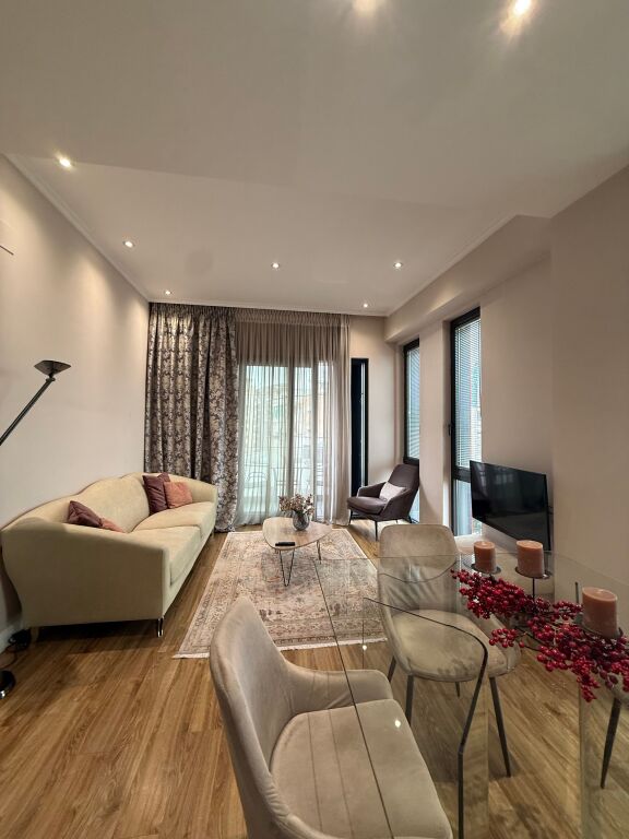 🏠IN AFFITTO Super Appartamento 2+1+2+balcone 📍Park Gate, Via Elbasan 🏢Edificio nuovo, ben gestito 🛋️Arredamento moderno✨  💶 Prezzo: 1500€   