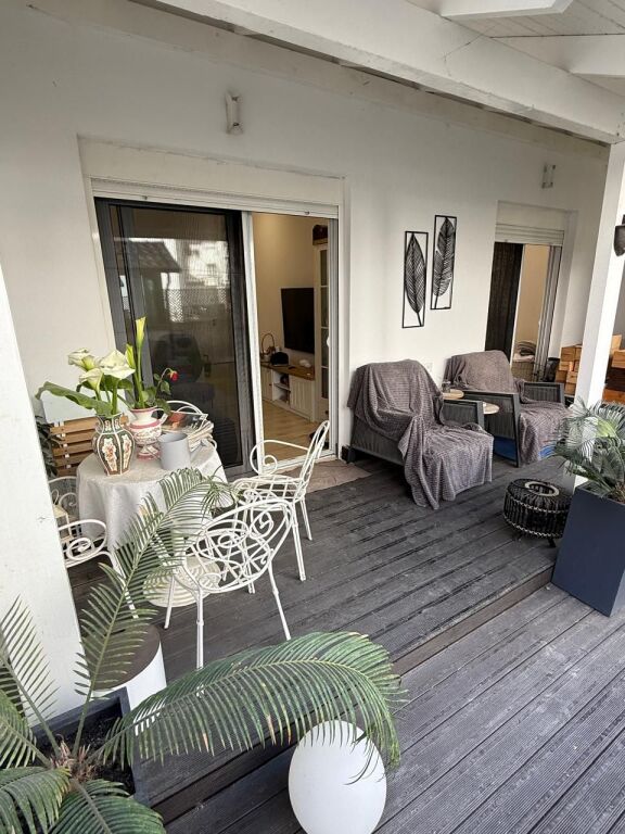 VENDESI APPARTAMENTO 2+1 CON CORTILE QERRET, VICINO ALL'HOTEL SUPREME