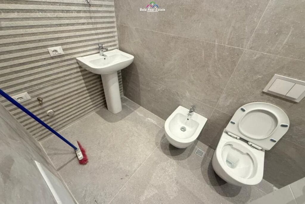 Zyre Me Qera 1+1 Tek Komuna e Parisit (ID BZ2815) Tirane
