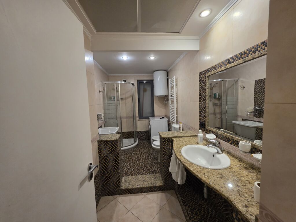 Qender Tirane Shitet Apartament 2+1+2