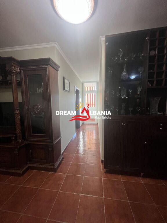 Appartamento 3+1 presso Komuna e Parisit vicino al Complesso "Kika 1" a Tirana (ID 4231352)