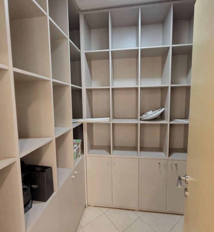 We rent out Office Space at the Delijorgji Complex
