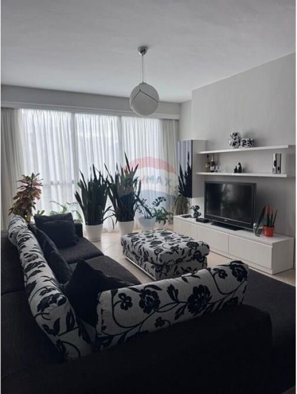 Apartament - Për Qira - Rruga Frosina Plaku, Tiranë