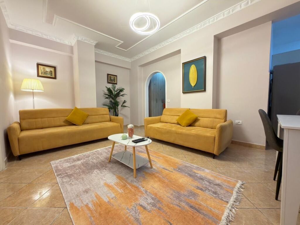 2+1 apartment for rent on Elbasanit Street!